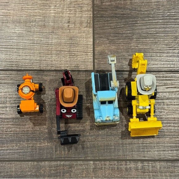 Bob the Builder Diecast Lot Zoomer Travis Muck Benny Rolly  Bob the Builder Jackaroo, Benny, Scoop Dizzy Diecast & Plastic lot of 4